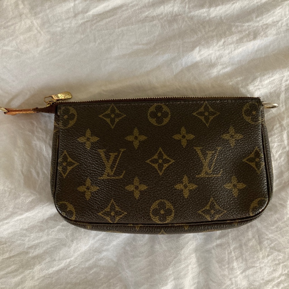 Louis Vuitton Bucket Pochette
